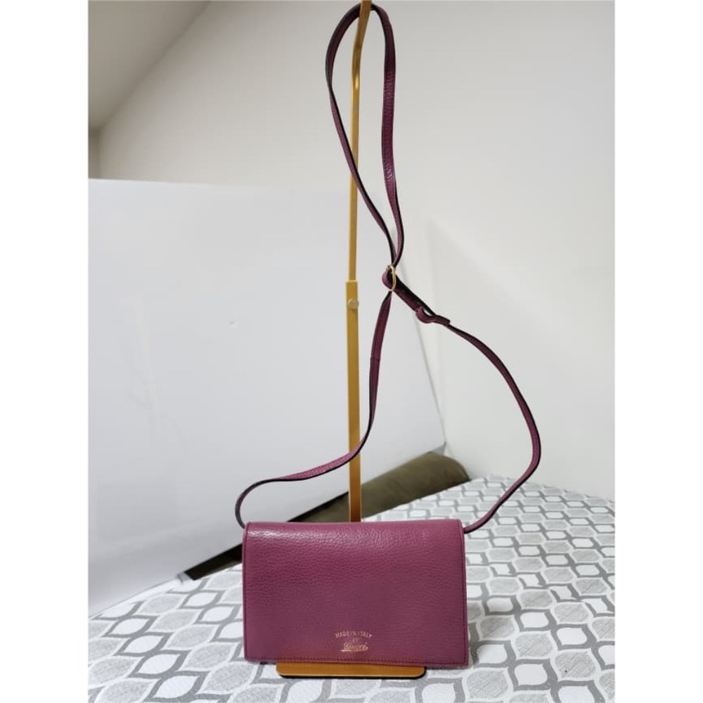 Authentic Gucci Pebble Leather Swing Crossbody Bag Magenta